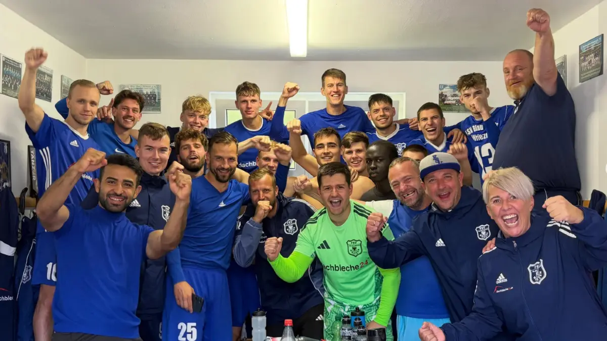 Blau-Weiß Wriezen jubelt nach dem 4:2-Sieg gegen Union Klosterfelde II