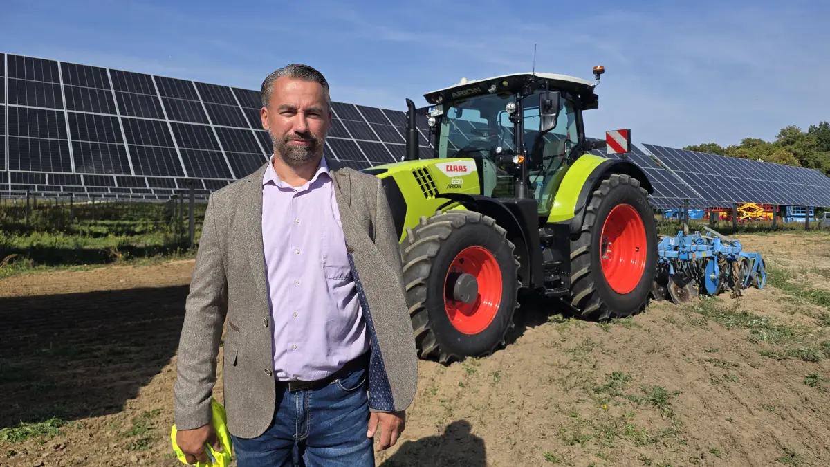 Sven Geelhaar vom Landgut Geelhaar in Chorin bei Eberswalde wird die größte Agri-PV-Anlage in Deutschland in Schönefeld direkt am Flughafen BER bewirtschaften.