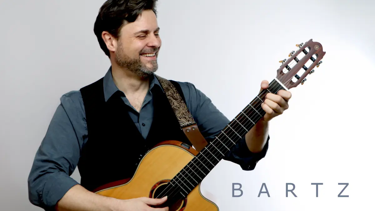 Der Musiker "Bartz" aus Bernau tritt am Sonnabend bei "Musik im Korb" auf dem Wochenmarkt auf.