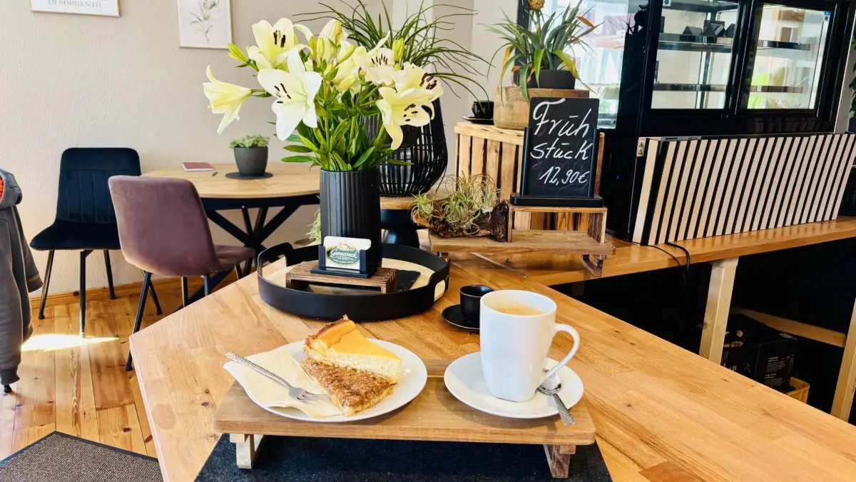Das neue Café Genusseck in Storkow bietet hausgemachte Kuchen, Kaffeespezialitäten und Eis.