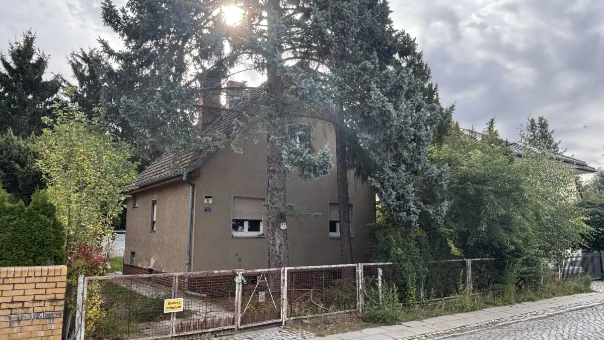 Schnäppchen oder Fehlinvestition? Die Stadt Hohen Neuendorf verkauft in der Osramsiedlung ein Einfamilienhaus. Der Preis wirkt attraktiv, doch es gibt Haken.