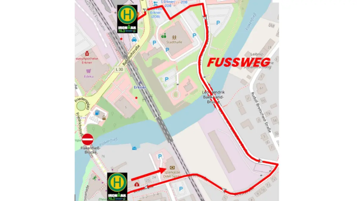 Umleitung für Fußgänger beim Ironman Erkner: Für Eilige und Gehandicapte besteht ein Shuttle-Service.