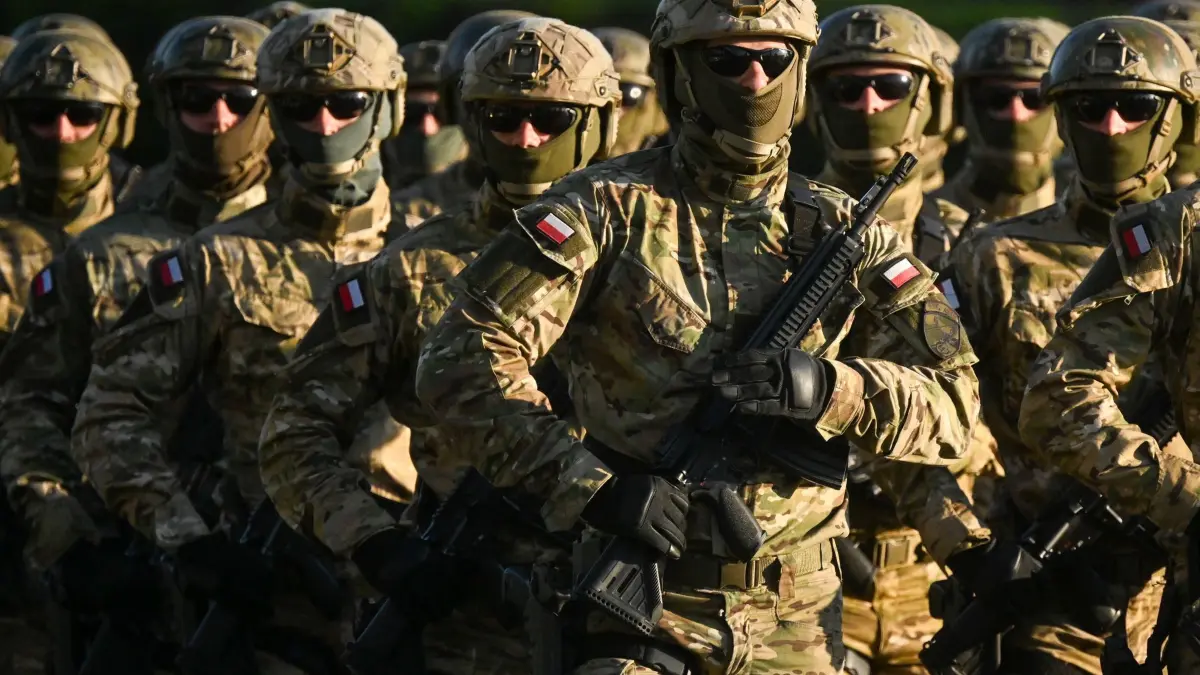 Vorbereitungen für die Parade zum Tag der polnischen Streitkräfte
