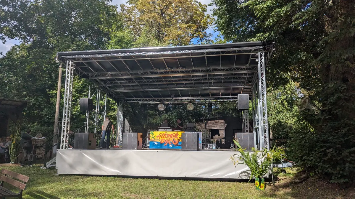 Zum Dorffest hat sich Frankenfelde, ein Ortsteil der Stadt Wriezen eine Bühne vom Amt Barnim-Oderbruch ausgeliehen – warum?