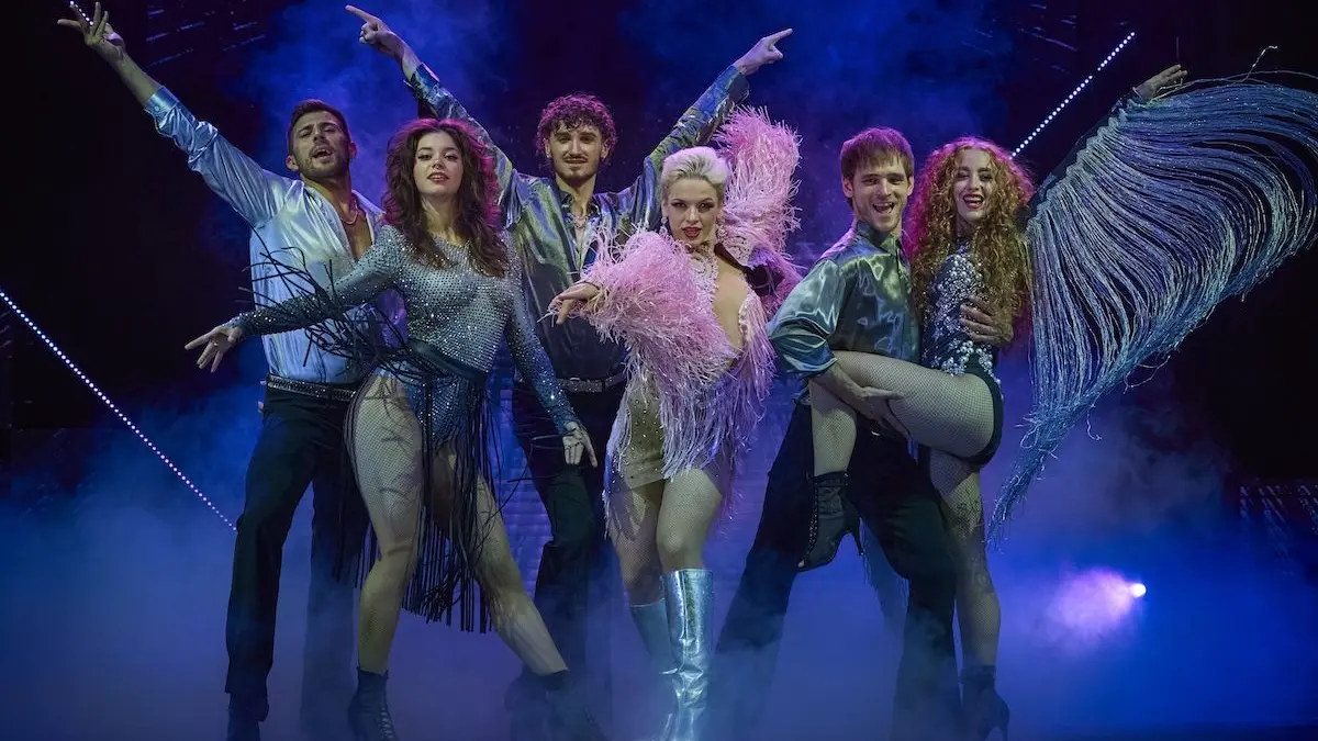 Szenenfoto der Show "Disco" im Varieté Wintergarten in Berlin am 23.08.2026 (honorarfrei für Bericht über die Show)