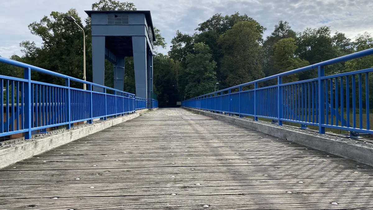 Dringend sanierungsbedürftig: Die Brücke an der Kersdorfer Schleuse bei Briesen. Jetzt wird sie instandgesetzt.
