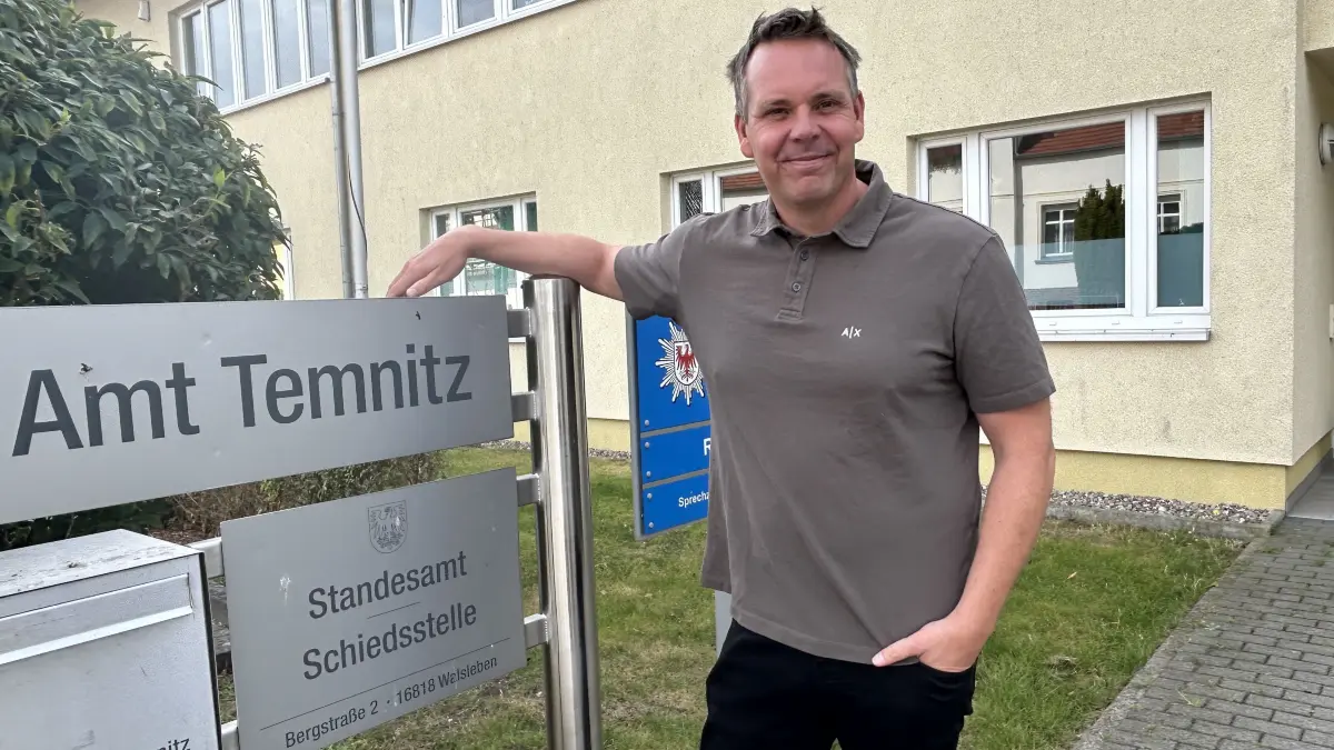 Thomas Kresse bleibt Amtsdirektor im Amt Temnitz bei Neuruppin. Warum der 46-Jährige jetzt schon wiedergewählt wurde und was er vorhat.