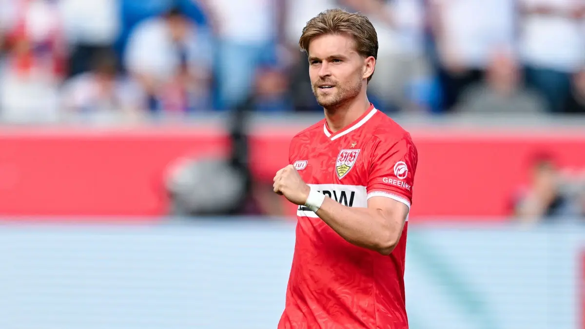 1899 Hoffenheim - VfB Stuttgart: 12.09.2026, Baden-Württemberg, Sinsheim: Fußball, Männer: Bundesliga, TSG 1899 Hoffenheim - VfB Stuttgart, 3. Spieltag, SNP Arena. Maximilian Mittelstädt (VfB Stuttgart) jubelt über sein Tor zum 1:1. (zu dpa: «Defensivlücken werden zum VfB-Problem - «Das ist zu einfach»») Foto: Uwe Anspach/dpa +++ dpa-Bildfunk +++