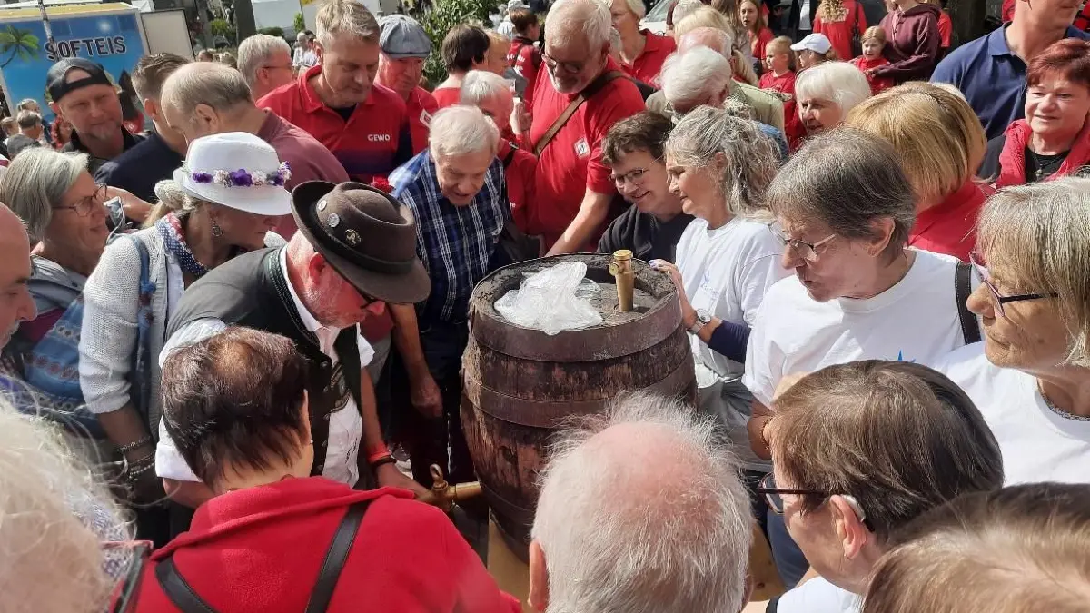 O’zapft is! Zum 34. mal lud die Gemeinde Neuenhagen zum traditionellen Oktoberfest ein. Dabei gab es auch zwei ganz besondere Highlights.