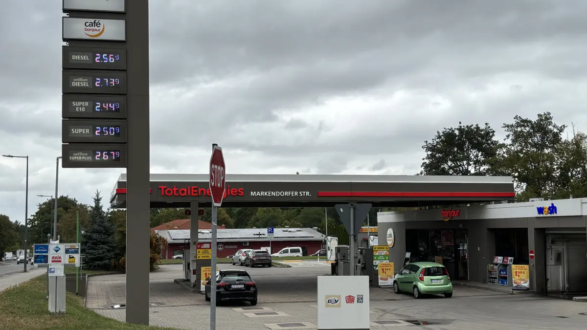 An der Total-Tankstelle in der Markendorfer Straße in Frankfurt (Oder) waren die Preise für Diesel und Superbenzin am Montag (14. September 2026) rekordverdächtig hoch.