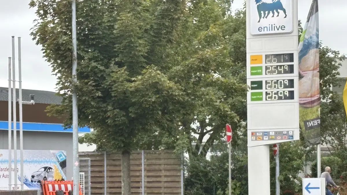 Neuer Rekordwert für Frankfurt (Oder): 2,62 Euro mussten Autofahrer bei der Agip-Tankstelle im Damaschkeweg für den Liter Diesel bezahlen. Was Kunden dazu sagten.