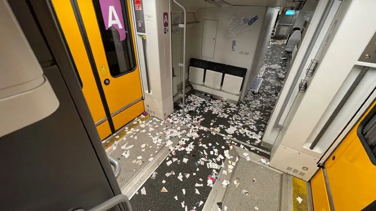 Schmutz, Schäden, Lärm, Pöbelei: Odeg-Fahrgäste und -Mitarbeiter werden in den Zügen immer wieder von einzelnen Kunden angegriffen und beleidigt. Dem setzt das Eisenbahnunternehmen nun etwas entgegen. (Archivbild)