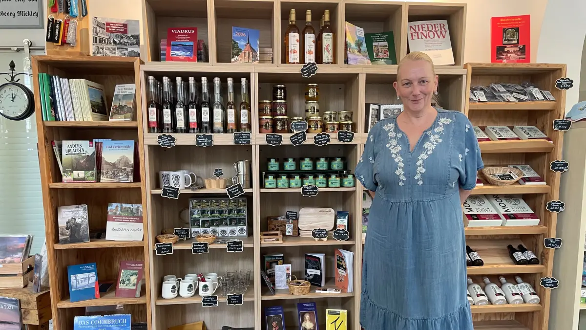Silke Smilgies, Geschäftsführerin der Bad Freienwalde Tourismus GmbH in der Tourist-Info in der Uchtenhagenstraße.