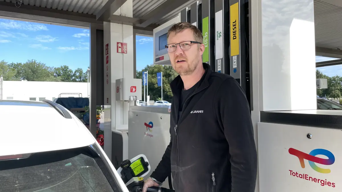 Sebastian Ruddies tankt für 110 Euro Diesel. Er fährt einen Firmenwagen und muss den Sprit nicht selbst bezahlen.