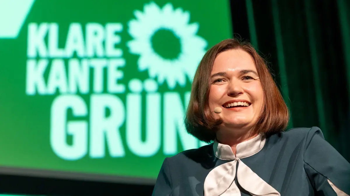 Wahlkampf Mecklenburg-Vorpommern - Grüne: ARCHIV - 28.08.2026, Mecklenburg-Vorpommern, Rostock: Claudia Müller (Bündnis 90/Die Grünen), Spitzenkandidatin der Grünen für die Landtagswahl in Mecklenburg-Vorpommern, spricht bei einer Wahlkampfveranstaltung der Grünen vor der Landtagswahl in Mecklenburg-Vorpommern. Am 20.09.2026 wird in Mecklenburg-Vorpommern ein neuer Landtag gewählt. (zu dpa: «Das sind die Spitzenkandidatinnen und -kandidaten in MV») Foto: Ulrich Perrey/dpa +++ dpa-Bildfunk +++