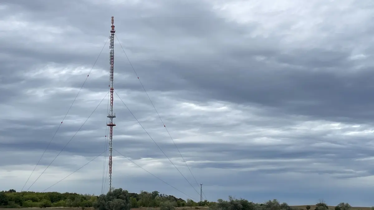14 Jahre prägt der Funkmast bei Casekow das Landschaftsbild, doch das ist bald Geschichte.