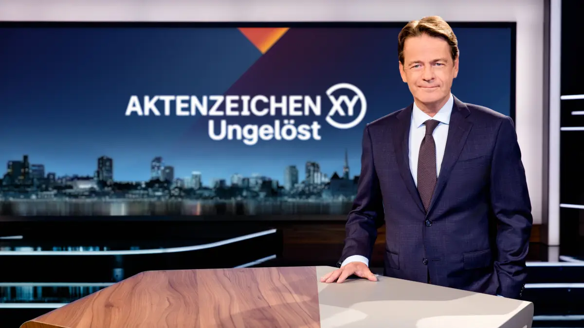 Moderator Rudi Cerne präsentiert die Sendung „Aktenzeichen XY... Ungelöst“ im ZDF.