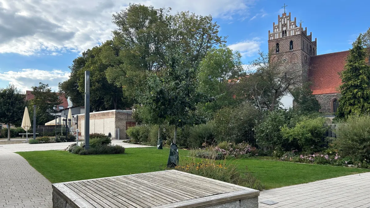 Der Bürgergarten in Angermünde ist erneut ausgezeichnet worden. Der Garten befindet sich direkt im Herzen der Altstadt, hinter dem Haus Uckermark.