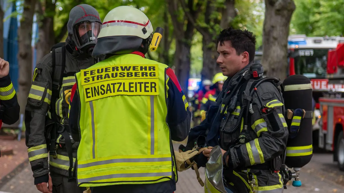 Feueralarm im Rathaus Strausberg: Einsatzkräfte aus Strausberg und Rehfelde rückten an.