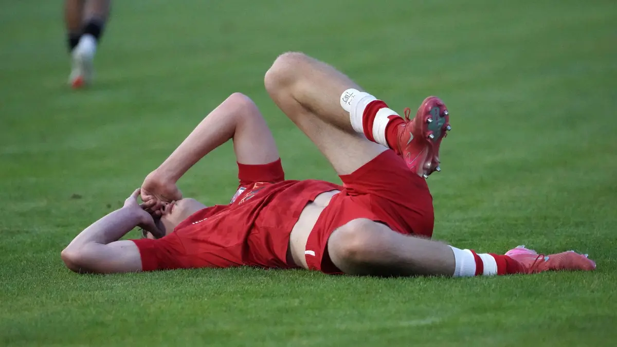 Fussball : Frankfurt an der Oder, Fussball NOFV Oberliga-Süd Punktspiel, 1. FC Frankfurt - ZFC Meuselwitz, Ole Händschke am Boden 1. FCF
FOTO BENK 18.09.2026