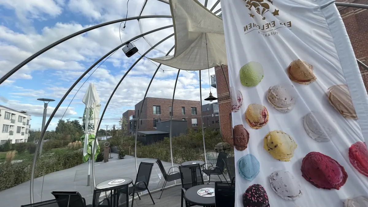 Die Kuppel fasst 20 Plätze und ist bei jedem Wetter bespielbar.
