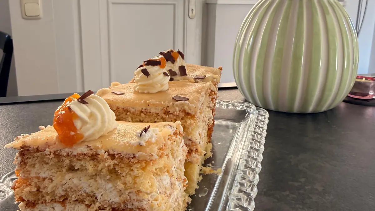 Leckere Kuchen und Torten bietet das Café Zum Pförtnerhaus in Neuruppin.