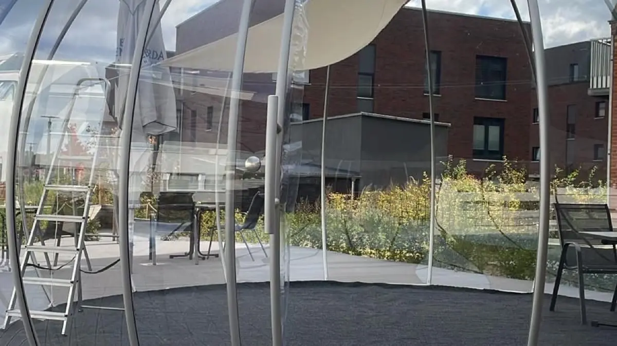 Aufbau der Glaskuppel im Herbst 2025.