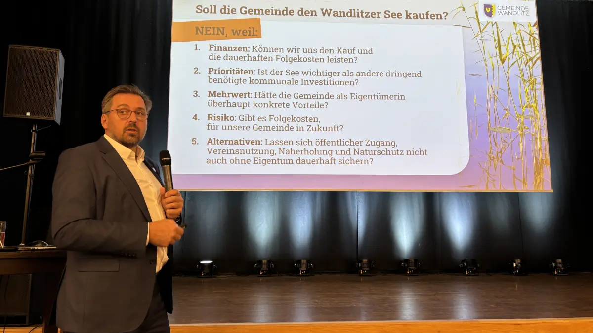 Eine Frage, die die Wandlitzer demnächst beantworten sollen: Soll die Gemeinde trotz klammer Kassen den Wandlitzsee kaufen? Über die Möglichkeiten ging es jetzt in einer Informationsveranstaltung im "Goldenen Löwen".