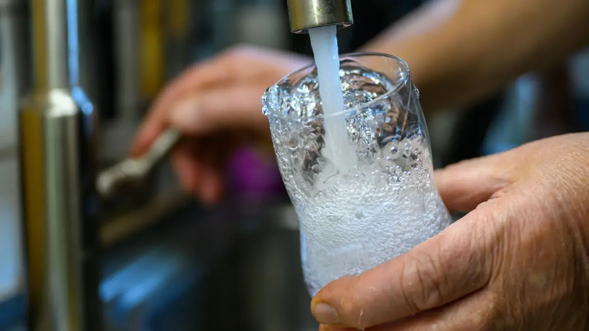 Seit Wochen belasten coliforme Bakterien das Trinkwassernetz im Landkreis Märkisch-Oderland. In mehreren Ortschaften im WAZ-Gebiet Seelow gilt das Abkochgebot weiter.