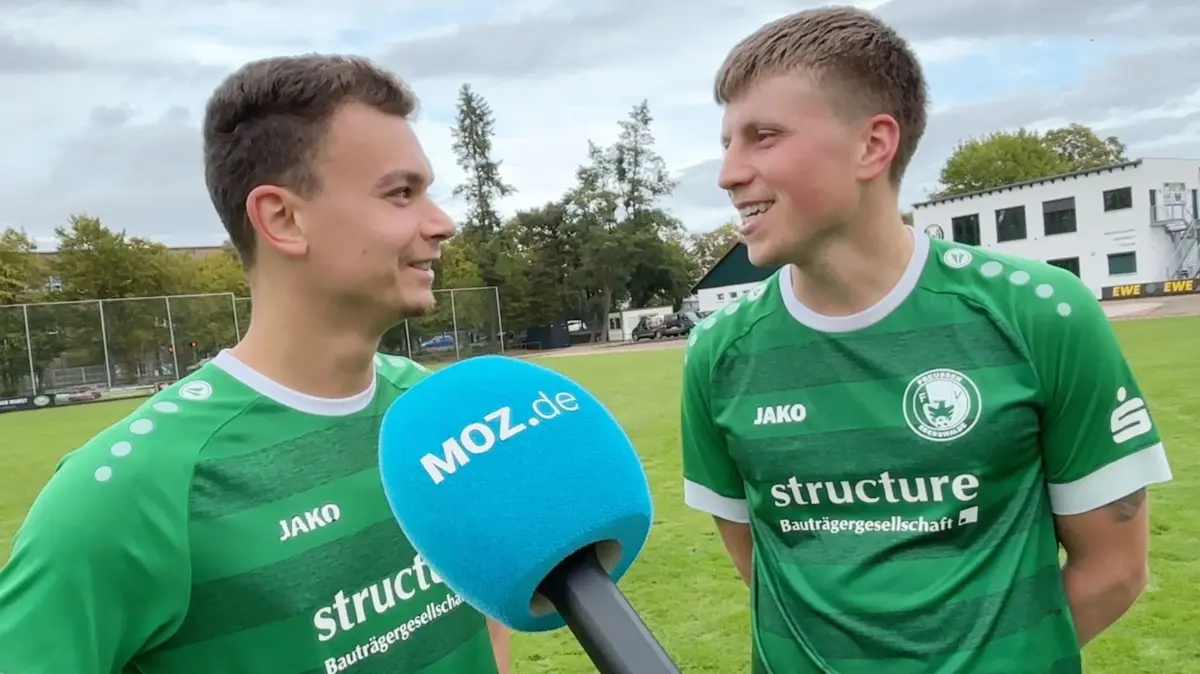 19.09.2026, LL 3. ST Preussen Eberswalde - FC Schwedt 1:1, Julian Baumgarten (links) und Bjarne Zenk berichten von der Eurospital 2026