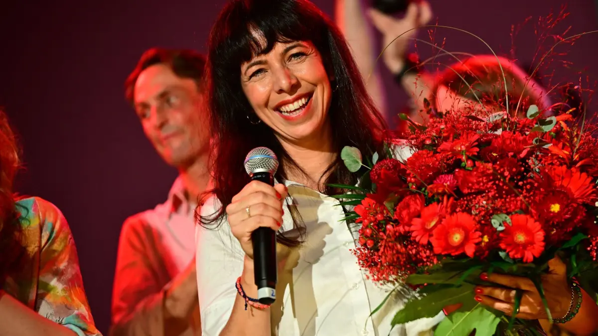 Abgeordnetenhaus-Wahl Berlin - Wahlparty Die Linke: Elif Eralp (Die Linke), Spitzenkandidatin und stellvertretende Vorsitzende der Linksfraktion, spricht auf einer Wahlparty der Berliner Linken im Festsaal Kreuzberg zu Anhängern und Parteimitgliedern. Am Sonntag (20.09.2026) fand in Berlin die Wahl zum Abgeordnetenhaus statt. (zu dpa: «Eralp: Ich will Berlins Regierende Bürgermeisterin werden»)