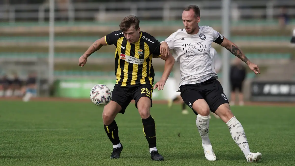 Fussball : Erkner, Fussball Landesliga Süd, FV Erkner - Brieseke/Senftenberg, Philipp Barnack gegen Tom Ney einst Jugend bei Viktoria Frankfurt (1. FC Frankfurt), 1. FC Magdeburg U19, Stationen u.a. Eintracht Mahlsdorf, Anker Wismar und zuletzt Germania Schöneiche
FOTO BENK 19.09.2026