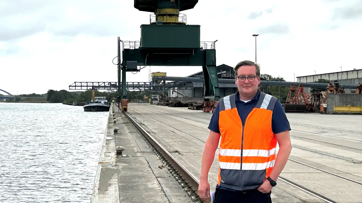 Hafenmeister in Eberswalde: Seit Juli 2025 übt Carsten Haupt die verantwortungsvolle Tätigkeit im Auftrag der Technischen Werke Eberswalde GmbH aus. Dabei kommen ihm seine Erfahrungen im Hamburger Hafen zugute.
