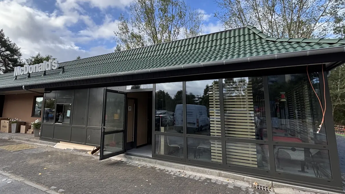 Die McDonald’s-Filiale in Eisenhüttenstadt wurde umgebaut. Das ist neu. Es ist in jüngster Zeit nicht die erste große Investition in der eisenhüttenstädter Gastronomie.