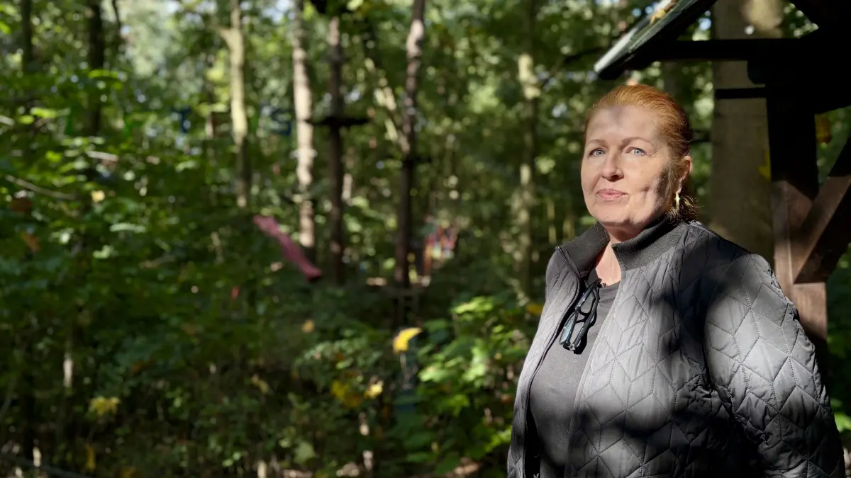 Sabine Hertam hat gemeinsam mit ihrem verstorbenen Mann zwei Unternehmen am Grünheider Werlsee aufgebaut. Diese möchte sie nun jüngeren Nachfolgern übergeben. Doch aufgrund eine Ausschreibung der Gemeinde droht dieser Plan zu scheitern.