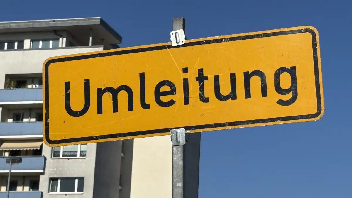 Wegen einer Vollsperrung wegen Bauarbeiten kommt es zu Umleitungen in Eisenhüttenstadt. Auch das City Center ist davon betroffen.