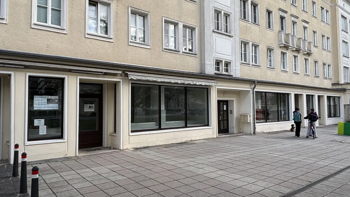 Ein Sportgeschäft und eine Physiotherapie waren bisher in der Ladenzeile in der Posstraße in Eisenhüttenstadt untergebracht. In die beiden Ladengeschäfte zieht nun ein Unternehmen mit einer Außenstelle.