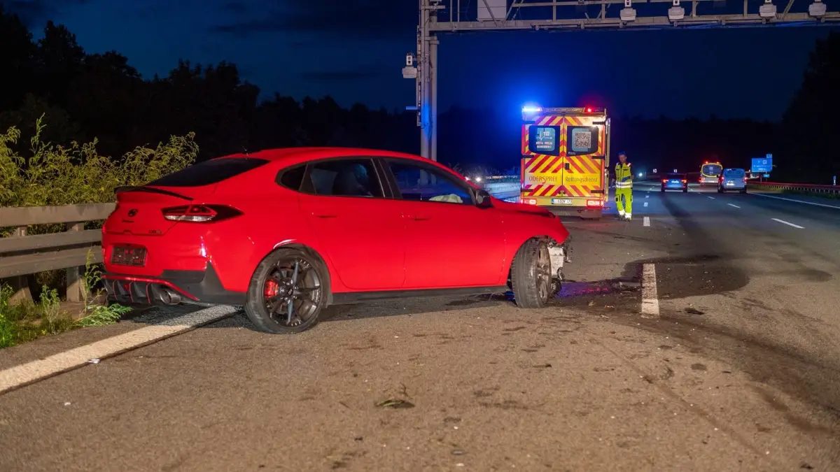 Unfall auf dem östlichen Berliner Ring: Die Autobahn A10 musste kurzzeitig gesperrt werden. Es kam zum Stau.