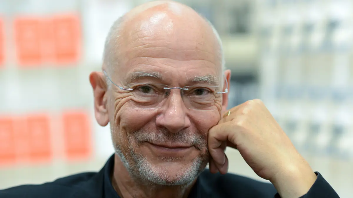 ARCHIV - 08.10.2014, Hessen, Frankfurt am Main: Gert Heidenreich, deutscher Schriftsteller und Sprecher. (zu dpa "Hörbuchpreis für Sprecher von Klassiker «Was vom Tage übrig blieb» vom 07.02.2019) Foto: Uwe Zucchi/dpa +++ dpa-Bildfunk +++
