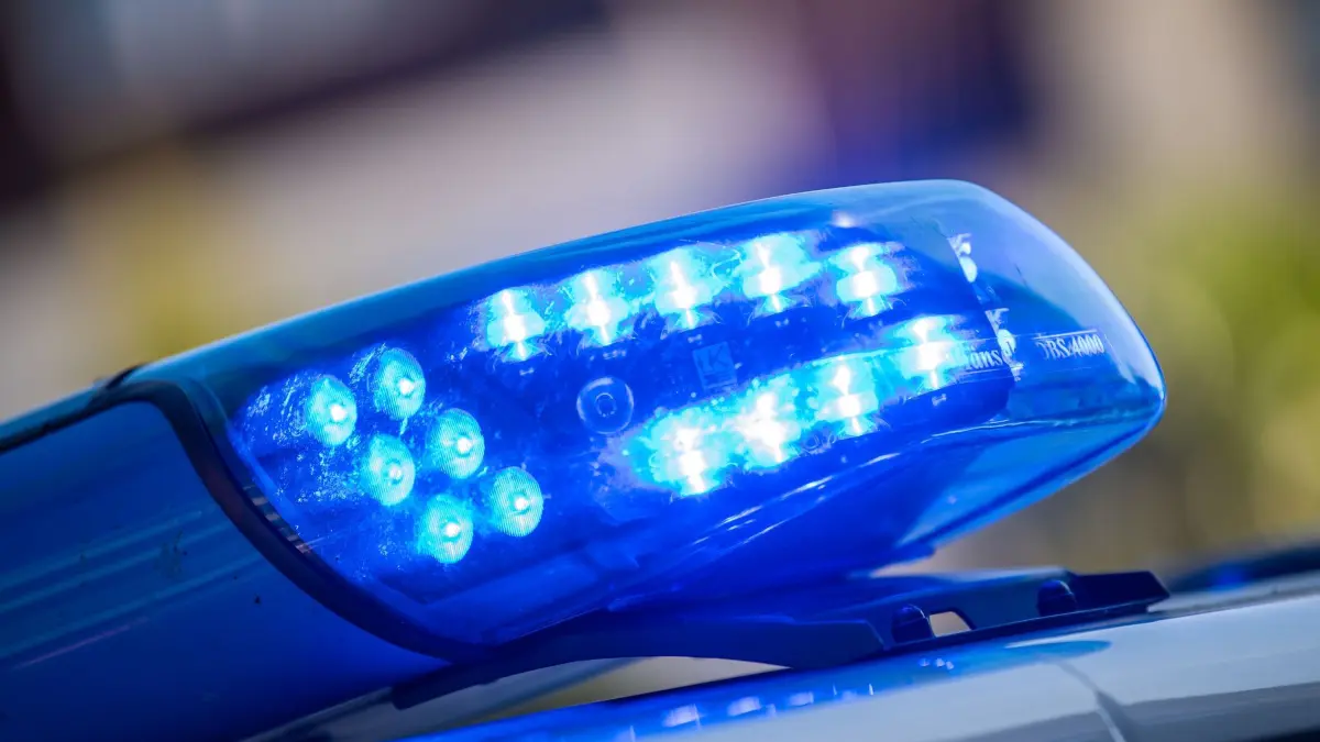 Polizei: Die Polizei ermittelt nach dem Sturz eines Arbeiters in Uhldingen. (Symbolbild) (zu dpa: «Mann stürzt von Gerüst und verletzt sich schwer»)