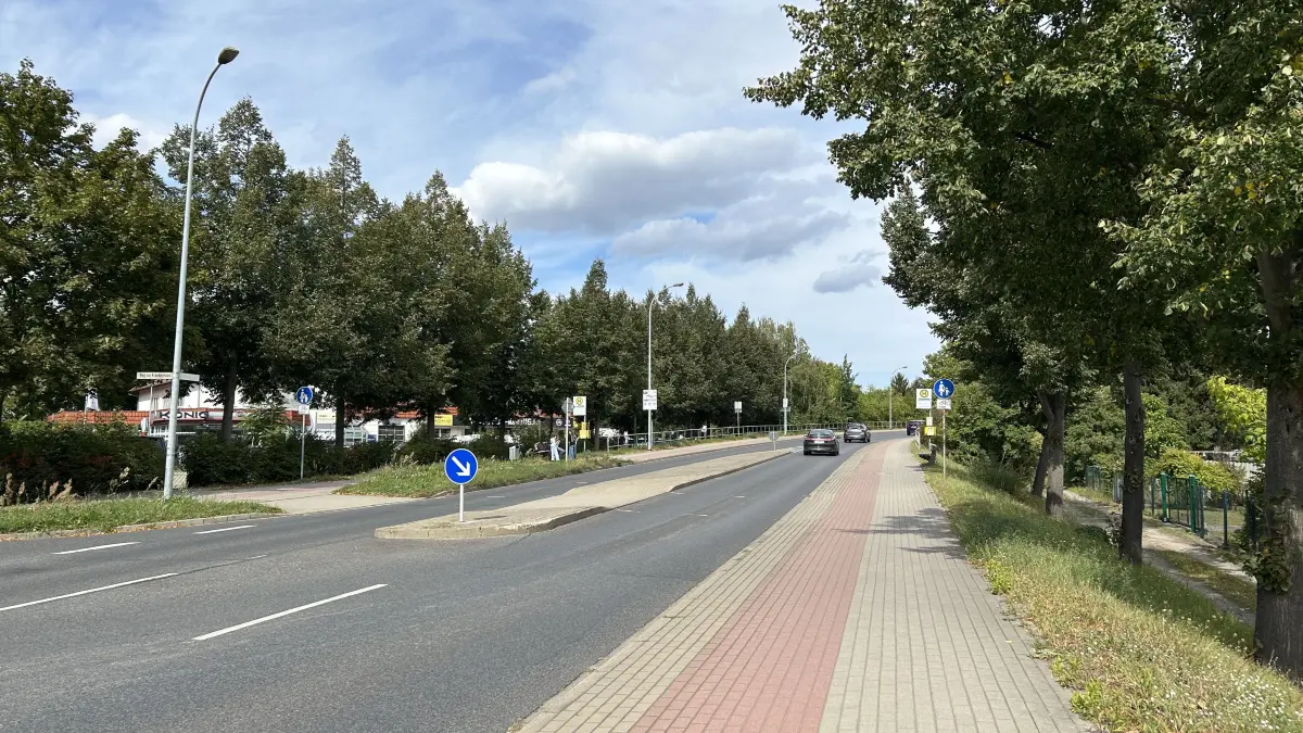 Die Brückenstraße von KW: Hier soll der neue interkommunale Radweg langführen.