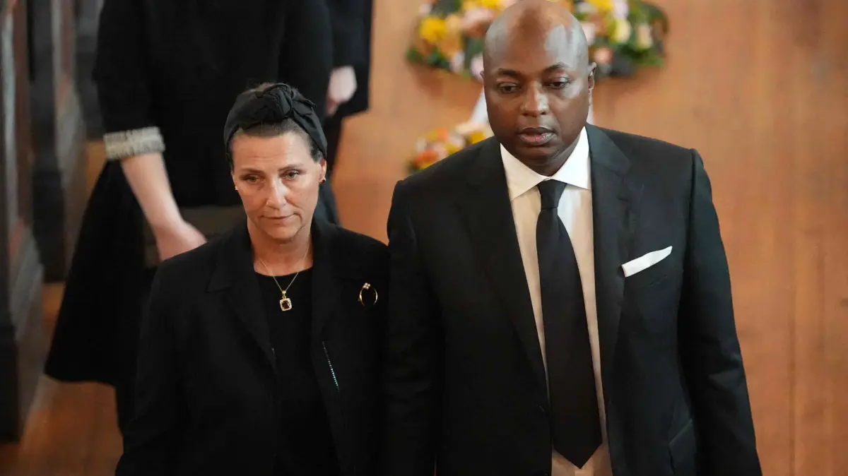 NORWAY-ROYALS-OBIT-ASTRID-FUNERAL: Princess Märtha Louise of Norway and her husband Durek Verrett (L) attend the funeral service of Norway's late Princess Astrid, Mrs Ferner, at Ris Church in Oslo, Norway, on September 23, 2026. Princess Astrid died on September 11, 2026 at the age of 94. (Photo by Ole Berg-Rusten / NTB / AFP) / Norway OUT