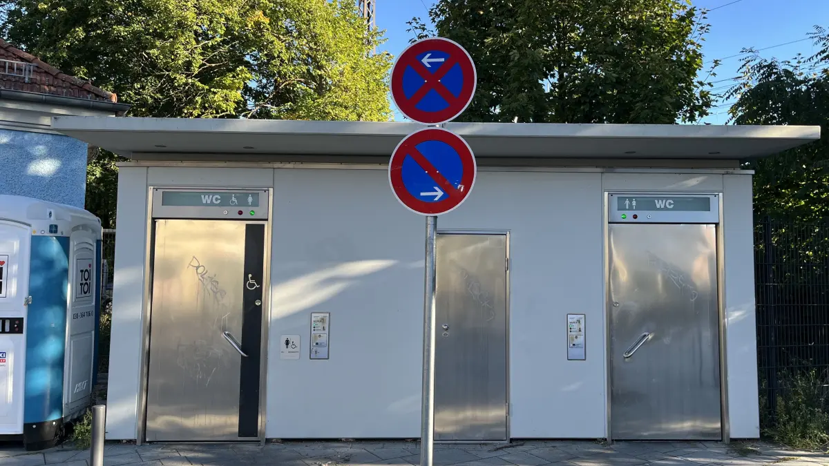 Die öffentliche Toilette am Bahnhof in Oranienburg ist regelmäßig stark verschmutzt. Bald soll sich das ändern.