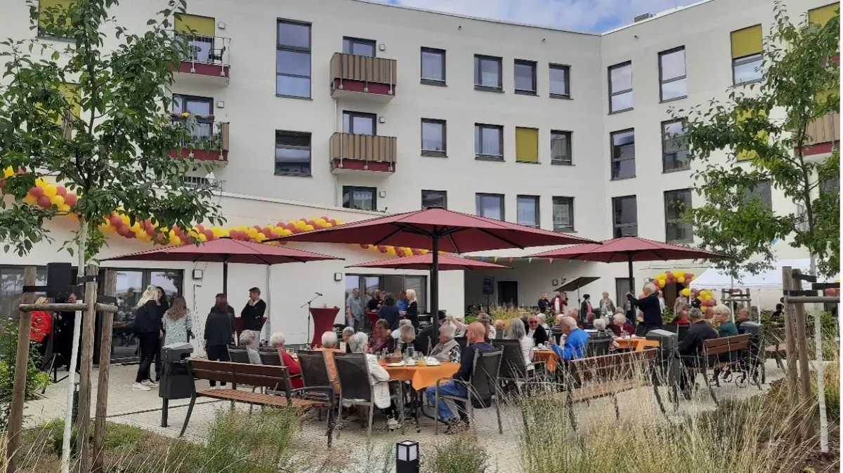 Der neue Innenhof eignet sich hervorragend für gemeinsame Aktivitäten und natürlich auch zum Feiern.