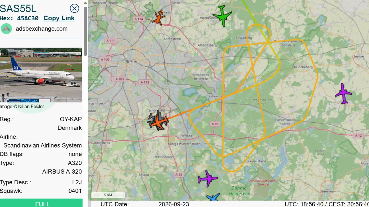 Das Flugzeugradarder Website ADSB Exchange zeigt: Die Maschine der SAS fliegt am Mittwochabend über Brandenburg im Zick-Zack-Kurs.
