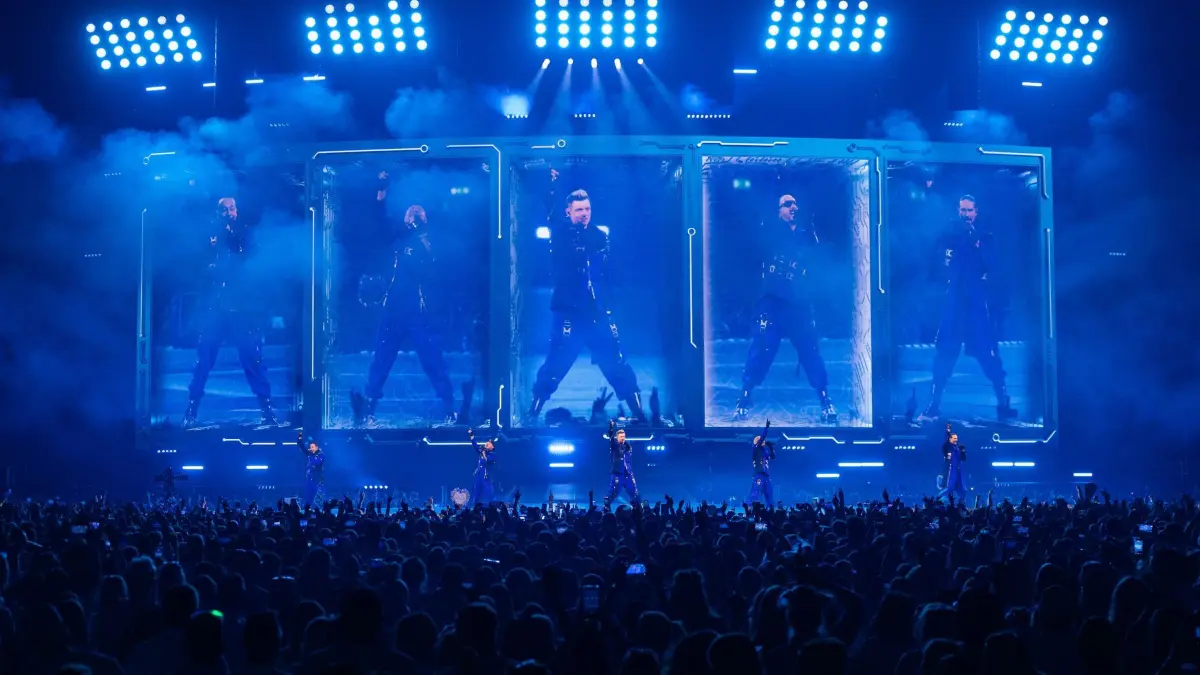 Backstreet Boys starten Konzertserie: 25.09.2026, Nordrhein-Westfalen, Düsseldorf: Die US-amerikanische Boygroup Backstreet Boys (Brian Littrell, Nick Carter, Kevin Richardson, AJ Mclean und Howie Dorough) stehen beim Auftakt ihrer Konzertserie „Into The Millennium“ in der Merkur Spiel-Arena auf der Bühne. Unter dem Titel „Homecoming: Live in Germany“ sind zehn Konzerte in der nordrhein-westfälischen Landeshauptstadt geplant - die einzigen Konzerte in Europa in diesem Jahr. Foto: Rolf Vennenbernd/dpa +++ dpa-Bildfunk +++