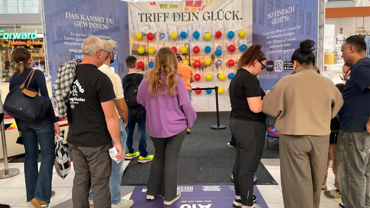 Luftballons schießen im A10 Center Wildau.