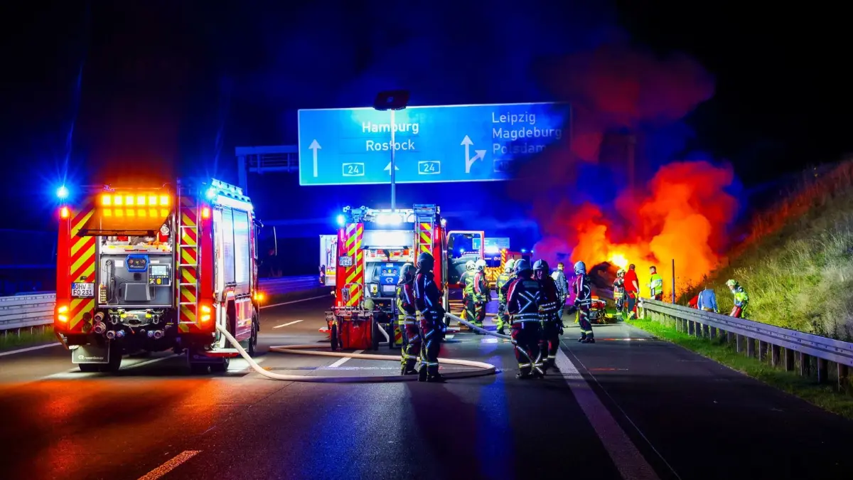 Sekundenschlaf auf der A10 zwischen Anschlussstelle Oberkrämer und dem Autobahndreieck Havelland am 27.09.2026 : BMW prallt gegen Betonpfeiler und geht in Flammen auf – 82-Jährige schwer verletzt