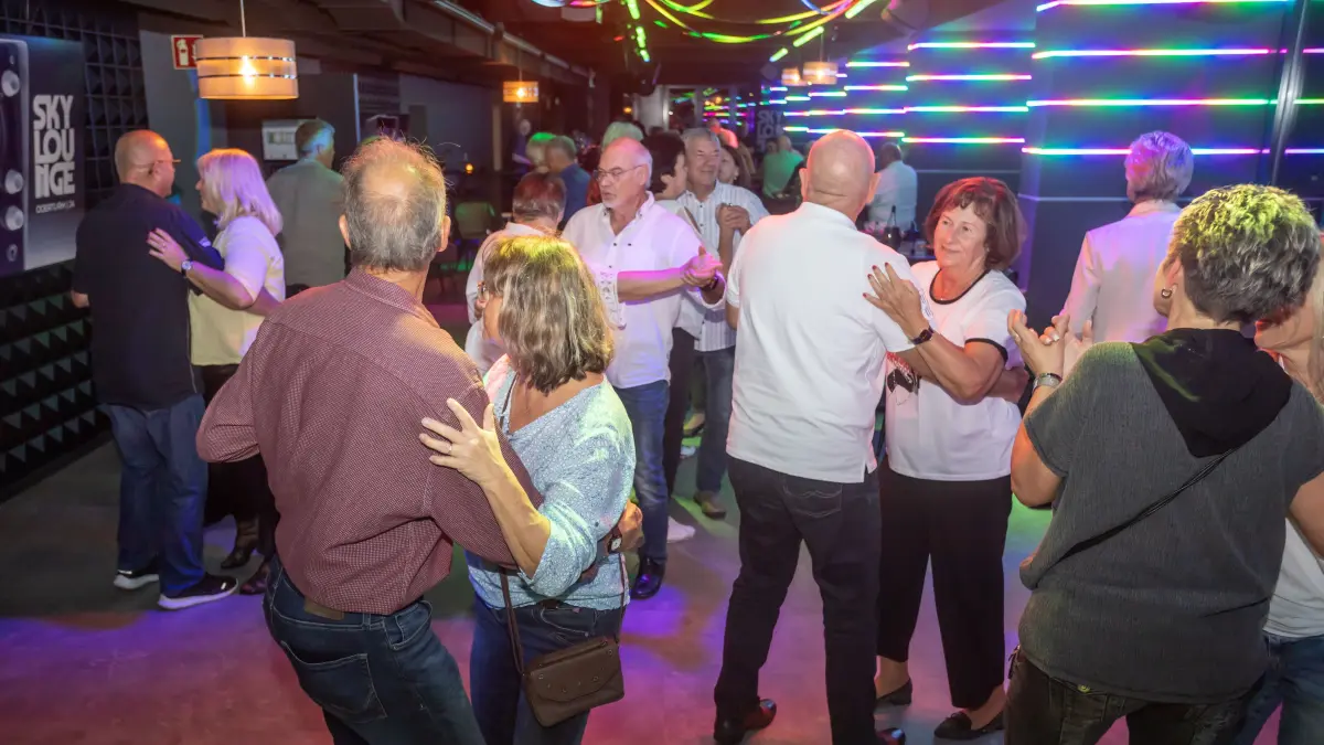 Die Tanzfläche in der Skylounge war beim "Schwoofen" meisten gut gefüllt.