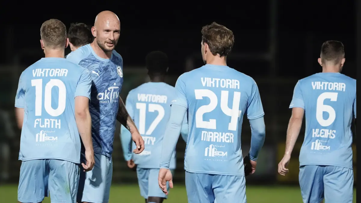 Fussball : Fürstenwalde, Fussball Brandenburgliga, Union Fürstenwalde - Viktoria Potsdam, dabei Toni Leistner 2.v.l.
29.09.2026
FOTO BENK